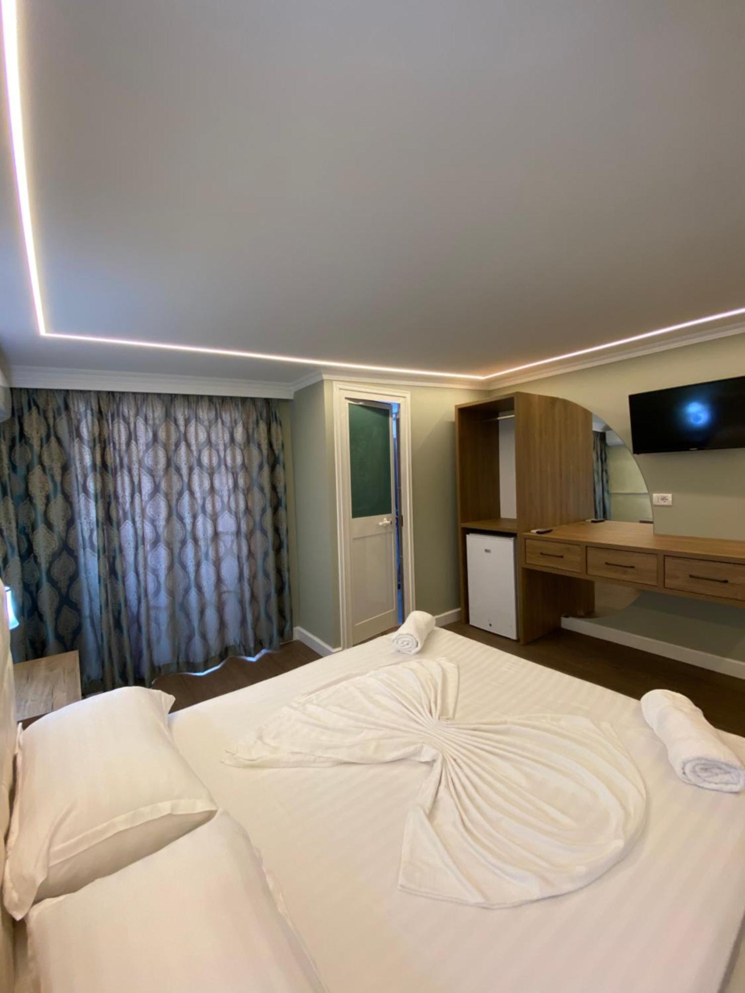 Bliss Boutique Hotel Durrës Exteriör bild